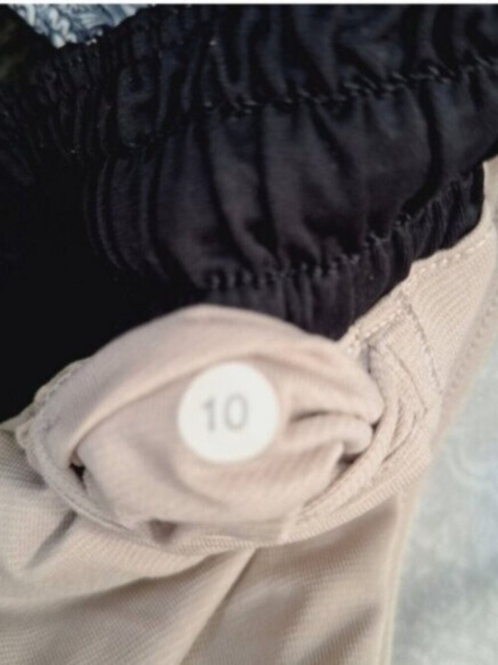 Lululemon Black White Paisley Hotty Hot Short (Long) SZ 10 - Picture 3 of 10